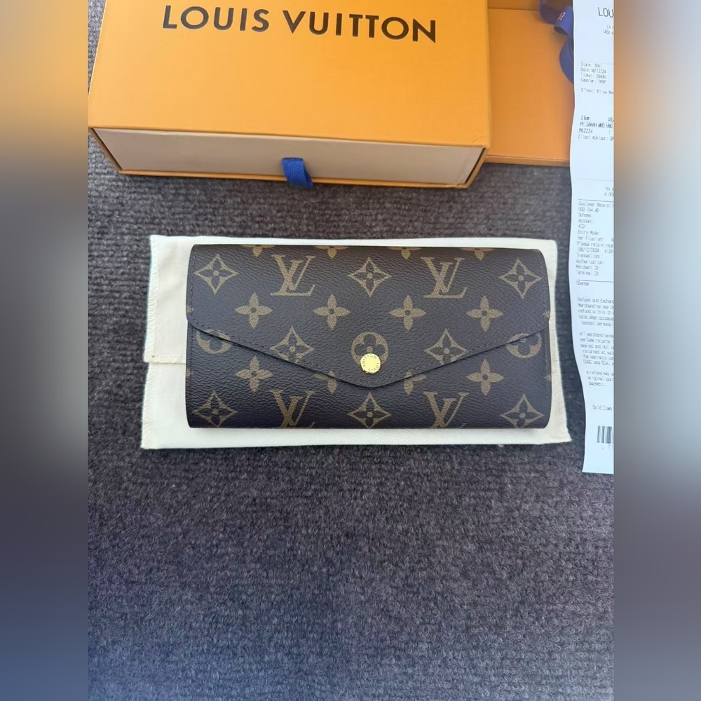 Louis Vuitton Sarah Wallet - Picture 2 of 16